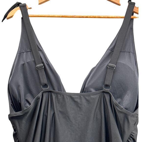 Old Navy Plus Size Black Ruched One Piece Swimsuit NWT - Picture 5 of 9